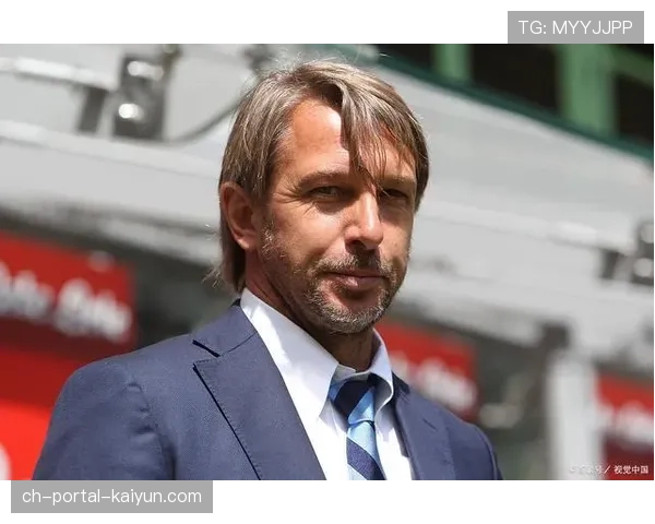 赛后分析：莱切三中卫体系如何零封萨索洛